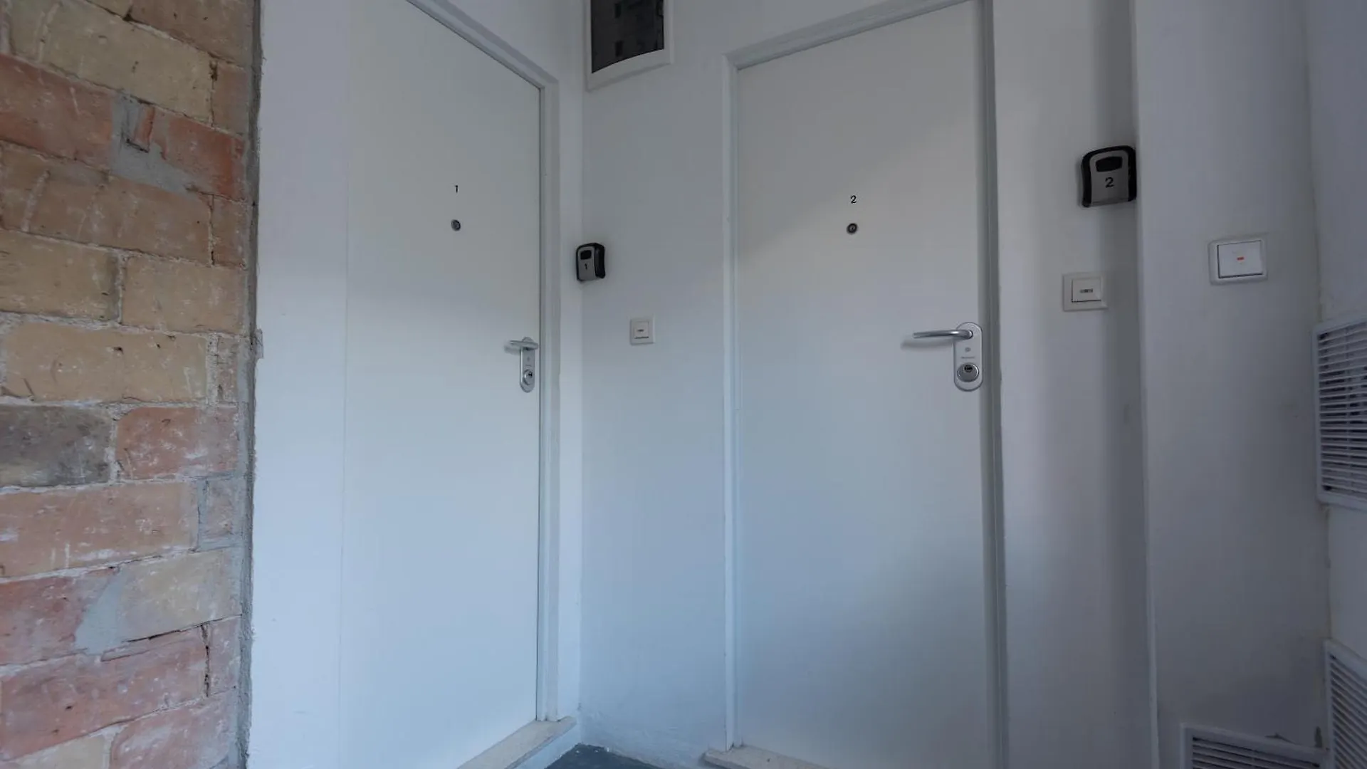 Rokos Superior Downtown Rooms - Comfortable Rooms With Private Bathrooms - Perfect Location For Exploring Diocletian'S Palace And The Gastronomy Of Split Within Walking Distance