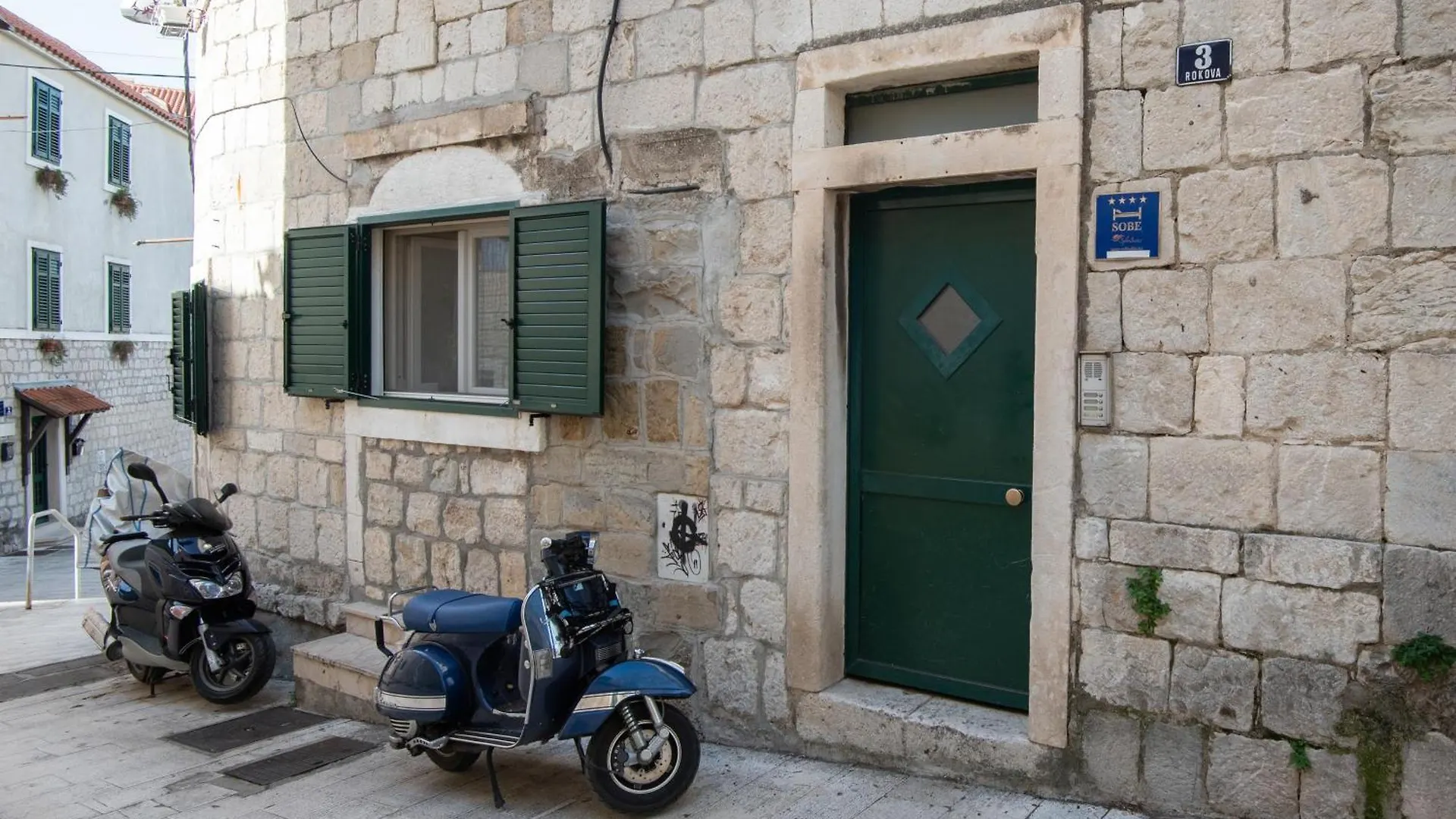 Rokos Superior Downtown Rooms - Comfortable Rooms With Private Bathrooms - Perfect Location For Exploring Diocletian'S Palace And The Gastronomy Of Split Within Walking Distance Croatia