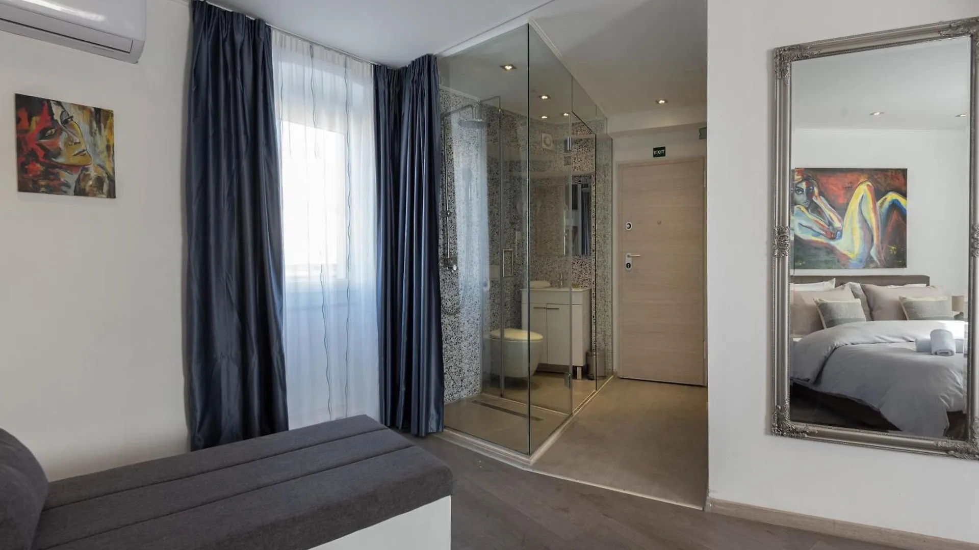 Rokos Superior Downtown Rooms - Comfortable Rooms With Private Bathrooms - Perfect Location For Exploring Diocletian'S Palace And The Gastronomy Of Split Within Walking Distance