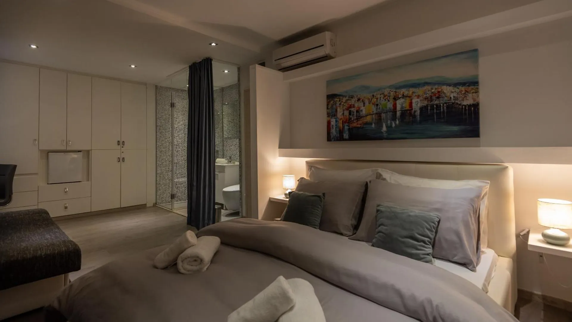 Rokos Superior Downtown Rooms - Comfortable Rooms With Private Bathrooms - Perfect Location For Exploring Diocletian'S Palace And The Gastronomy Of Split Within Walking Distance Croatia