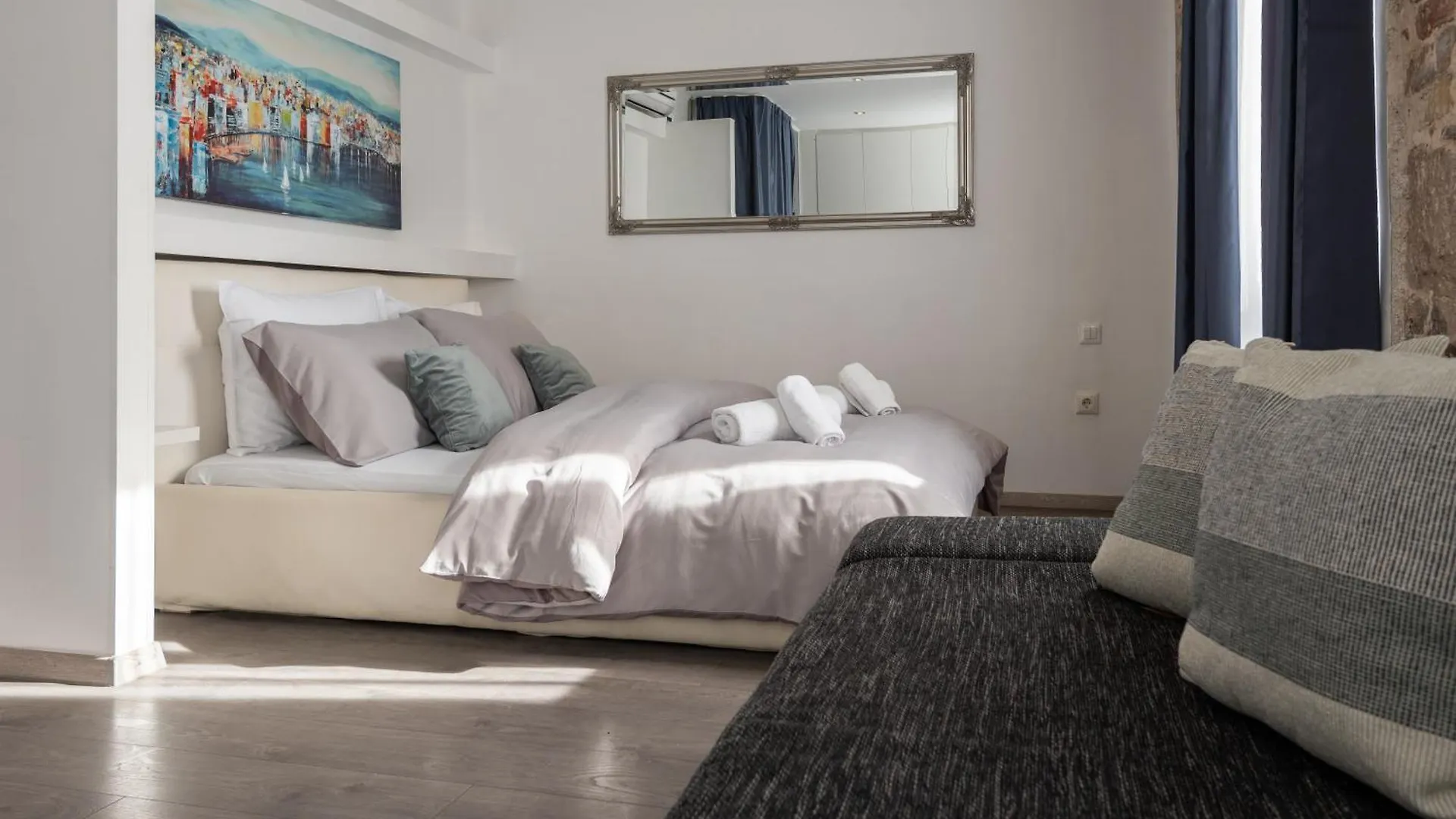 Rokos Superior Downtown Rooms - Comfortable Rooms With Private Bathrooms - Perfect Location For Exploring Diocletian'S Palace And The Gastronomy Of Split Within Walking Distance