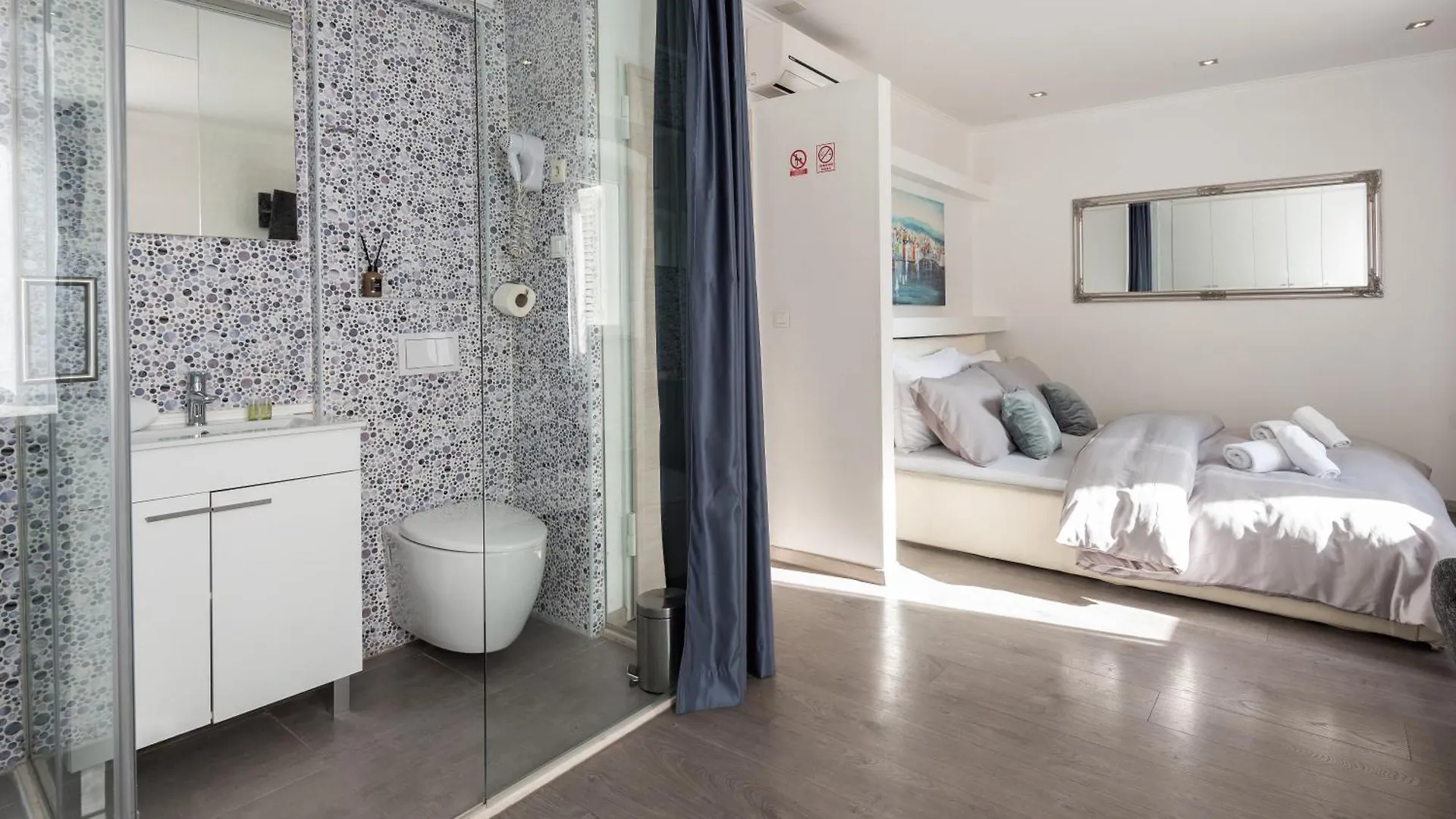 Rokos Superior Downtown Rooms - Comfortable Rooms With Private Bathrooms - Perfect Location For Exploring Diocletian'S Palace And The Gastronomy Of Split Within Walking Distance 0*,  Croatia