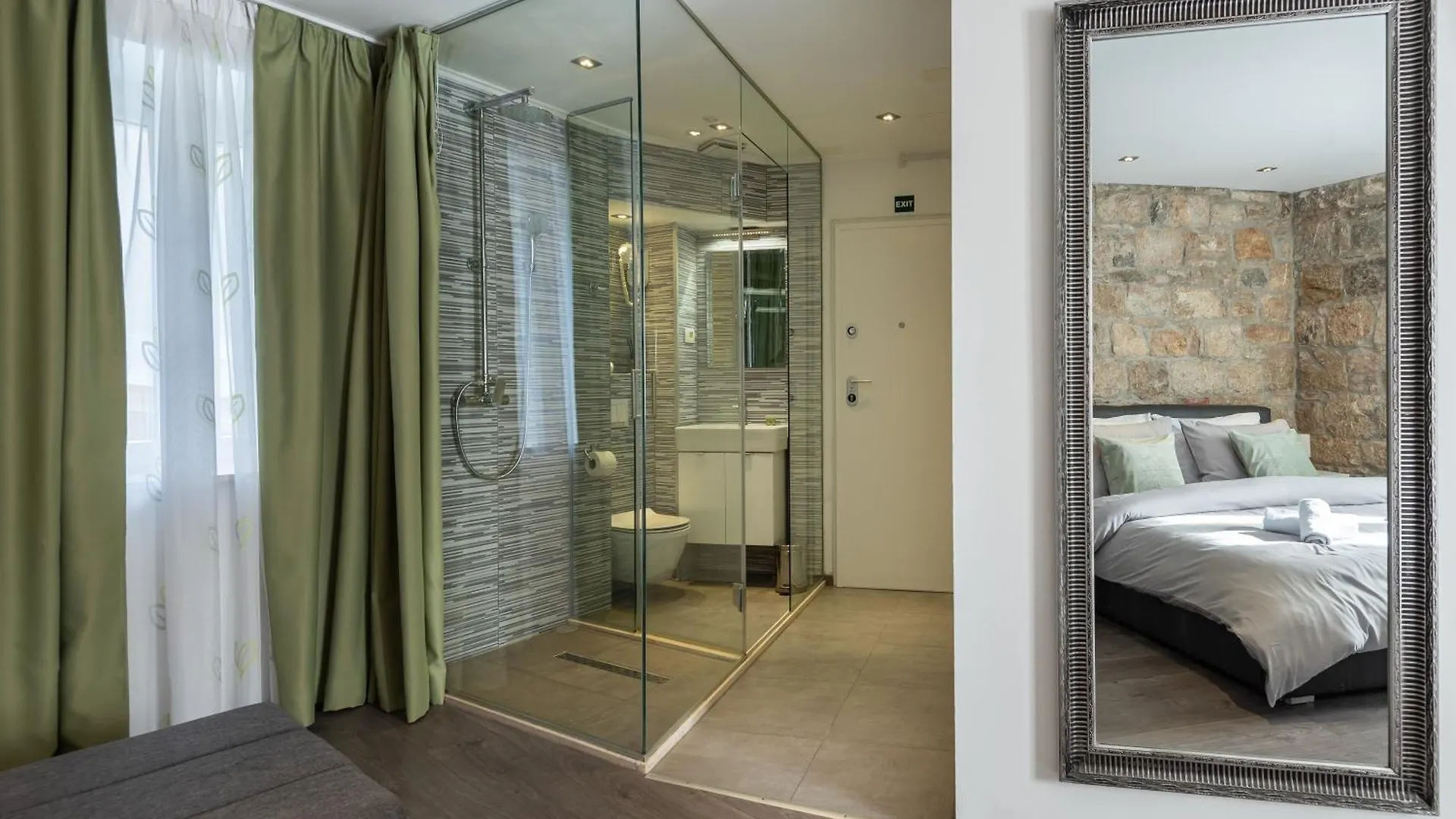 Guest house Rokos Superior Downtown Rooms - Comfortable Rooms With Private Bathrooms - Perfect Location For Exploring Diocletian'S Palace And The Gastronomy Of Split Within Walking Distance