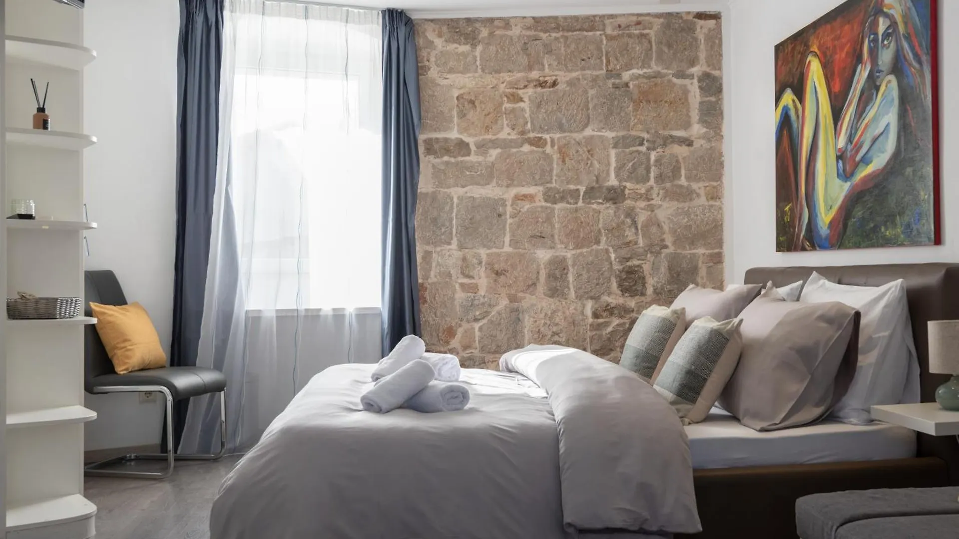 Guest house Rokos Superior Downtown Rooms - Comfortable Rooms With Private Bathrooms - Perfect Location For Exploring Diocletian'S Palace And The Gastronomy Of Split Within Walking Distance