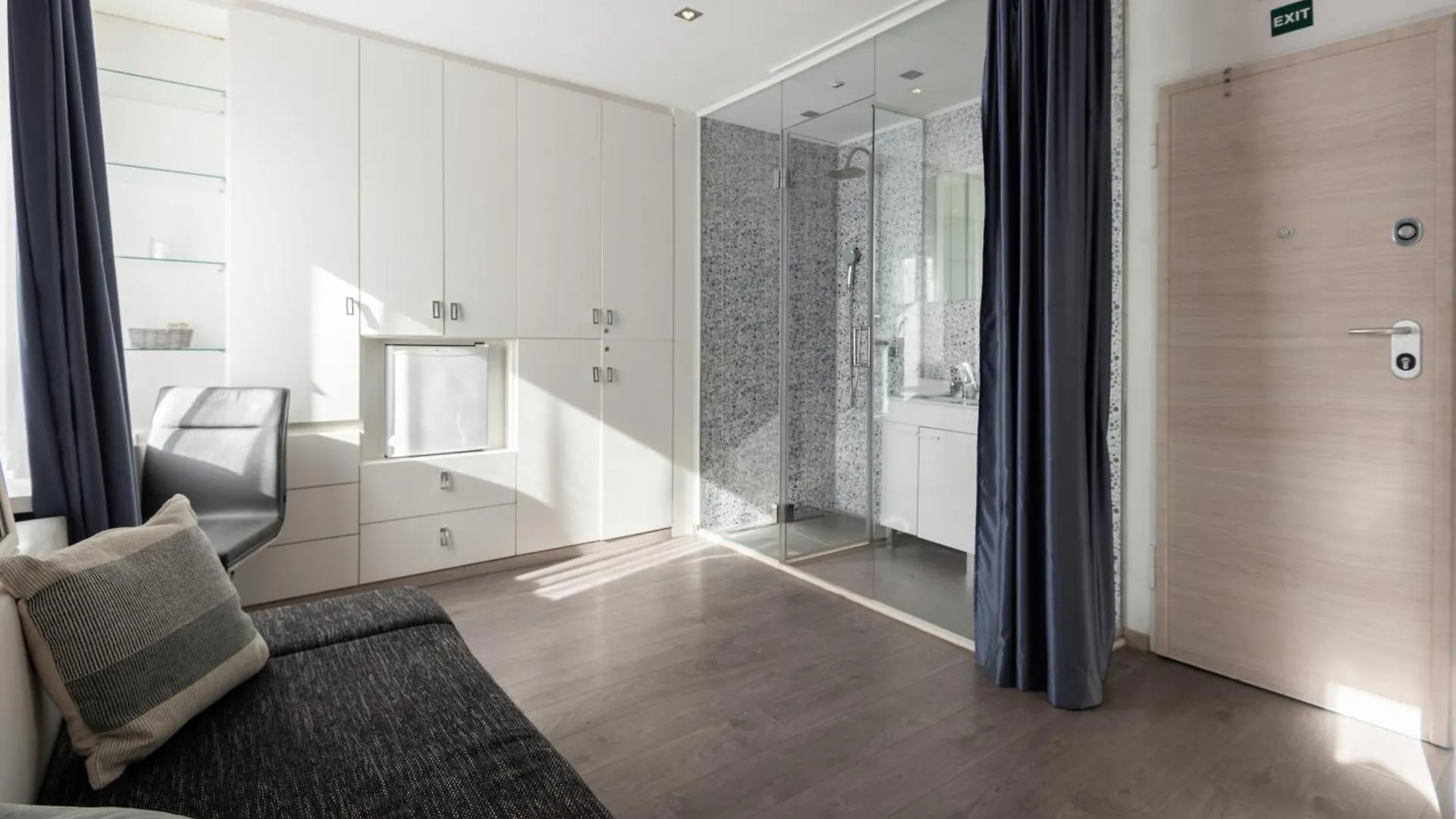 Rokos Superior Downtown Rooms - Comfortable Rooms With Private Bathrooms - Perfect Location For Exploring Diocletian'S Palace And The Gastronomy Of Split Within Walking Distance Guest house