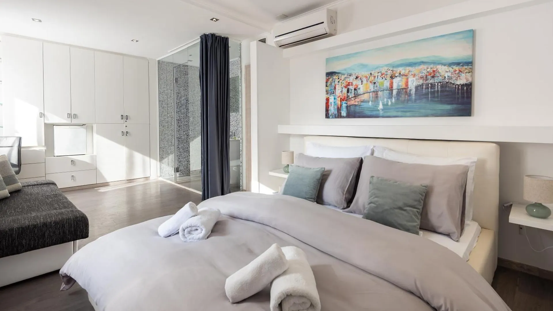 Guest house Rokos Superior Downtown Rooms - Comfortable Rooms With Private Bathrooms - Perfect Location For Exploring Diocletian'S Palace And The Gastronomy Of Split Within Walking Distance Croatia