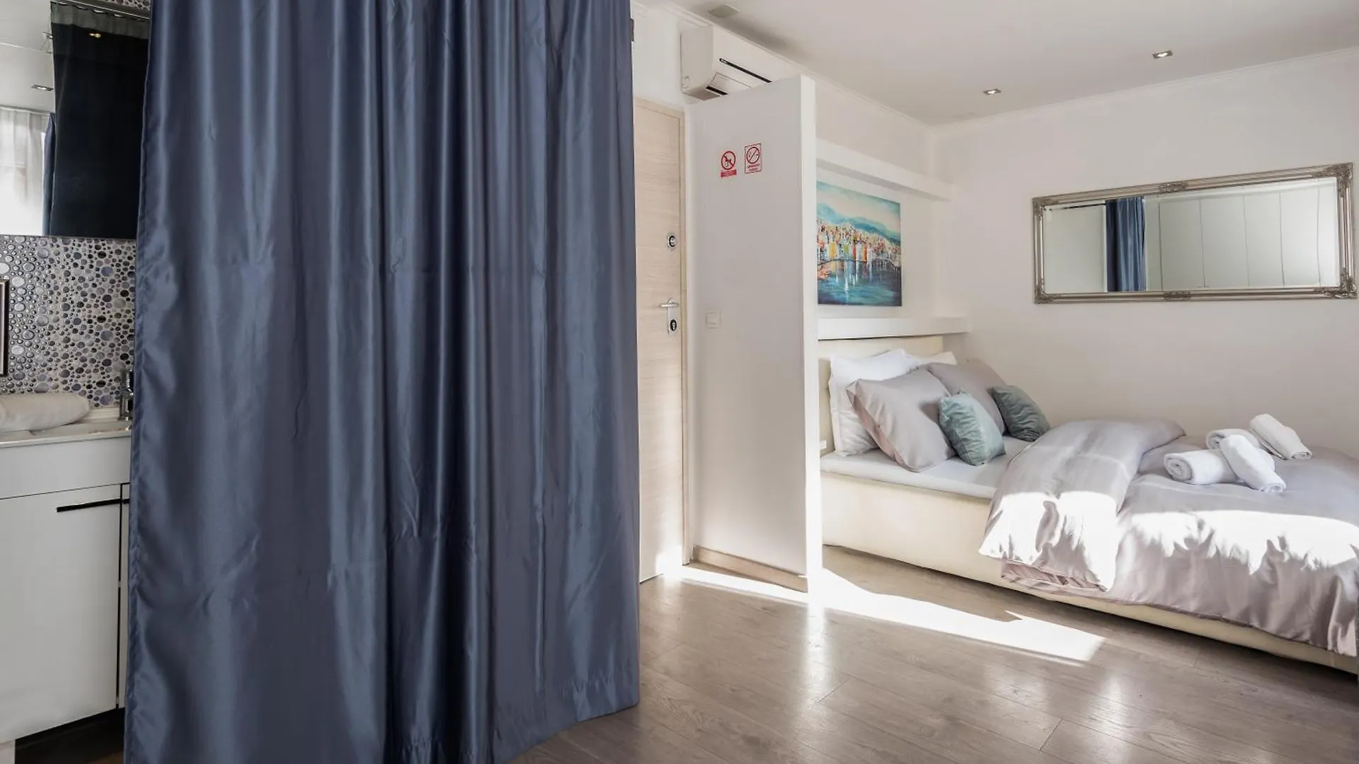 Guest house Rokos Superior Downtown Rooms - Comfortable Rooms With Private Bathrooms - Perfect Location For Exploring Diocletian'S Palace And The Gastronomy Of Split Within Walking Distance Croatia