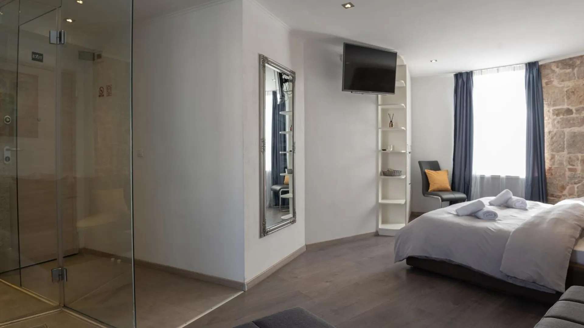 Rokos Superior Downtown Rooms - Comfortable Rooms With Private Bathrooms - Perfect Location For Exploring Diocletian'S Palace And The Gastronomy Of Split Within Walking Distance Croatia