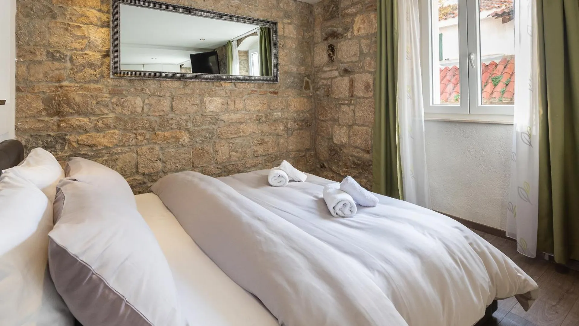 Rokos Superior Downtown Rooms - Comfortable Rooms With Private Bathrooms - Perfect Location For Exploring Diocletian'S Palace And The Gastronomy Of Split Within Walking Distance 0*,  Croatia