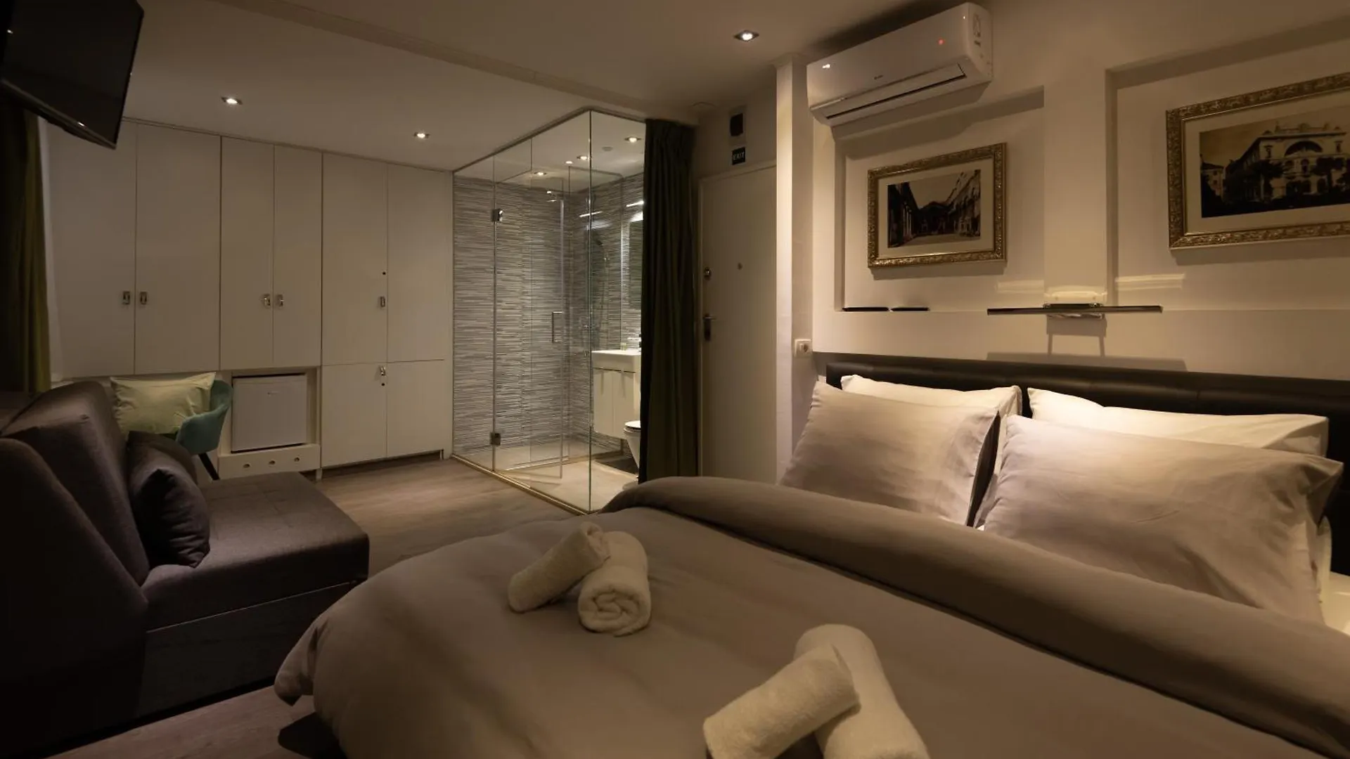 Guest house Rokos Superior Downtown Rooms - Comfortable Rooms With Private Bathrooms - Perfect Location For Exploring Diocletian'S Palace And The Gastronomy Of Split Within Walking Distance Croatia