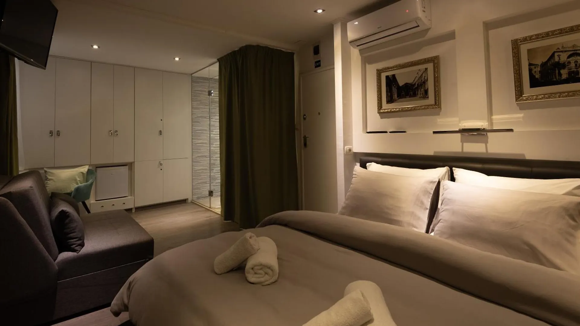 Rokos Superior Downtown Rooms - Comfortable Rooms With Private Bathrooms - Perfect Location For Exploring Diocletian'S Palace And The Gastronomy Of Split Within Walking Distance 0*,