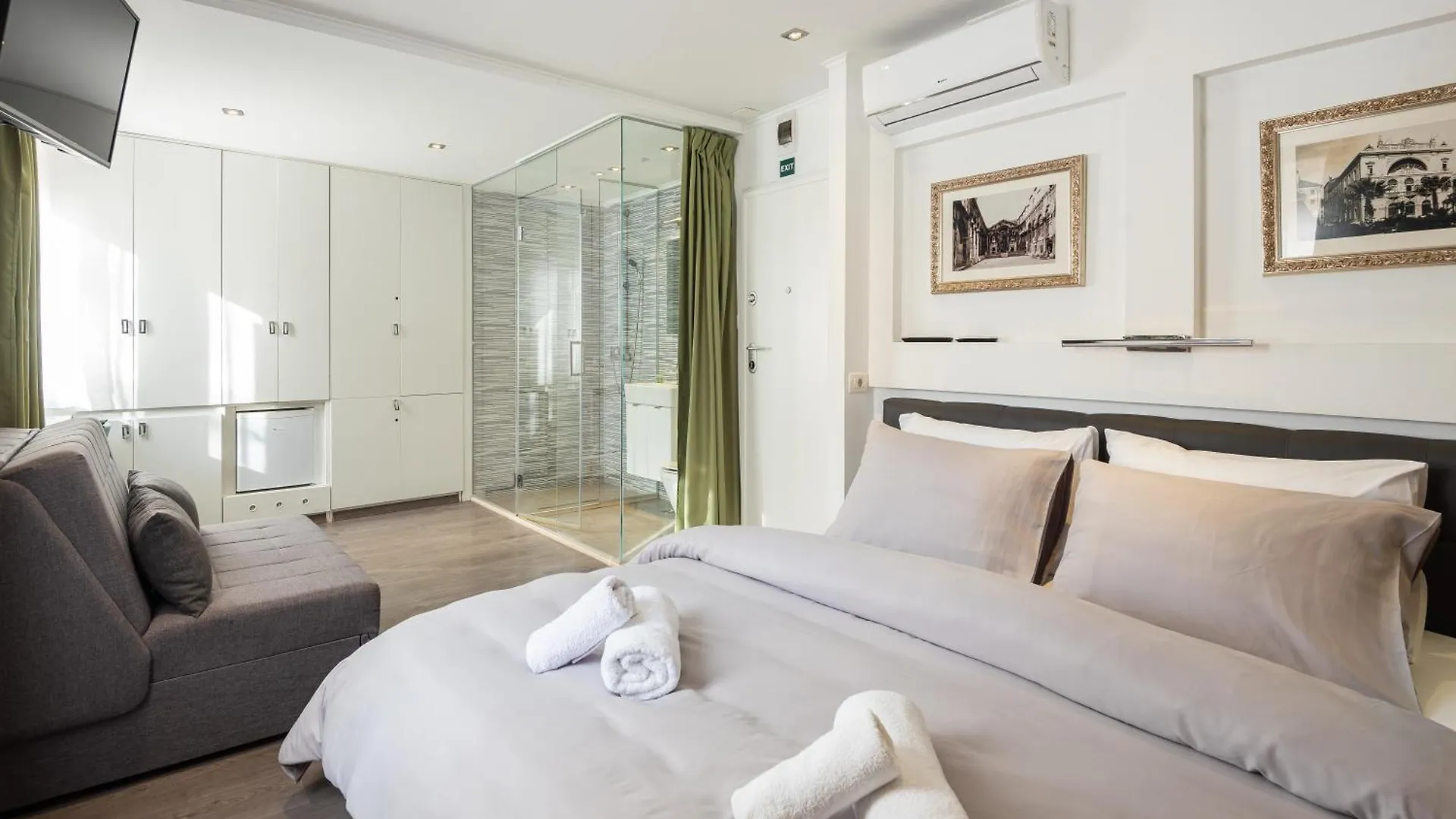 Guest house Rokos Superior Downtown Rooms - Comfortable Rooms With Private Bathrooms - Perfect Location For Exploring Diocletian'S Palace And The Gastronomy Of Split Within Walking Distance
