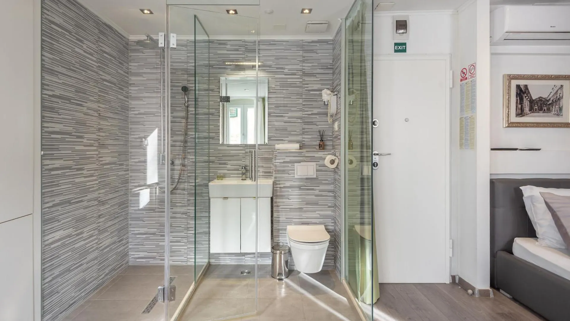 Rokos Superior Downtown Rooms - Comfortable Rooms With Private Bathrooms - Perfect Location For Exploring Diocletian'S Palace And The Gastronomy Of Split Within Walking Distance Croatia