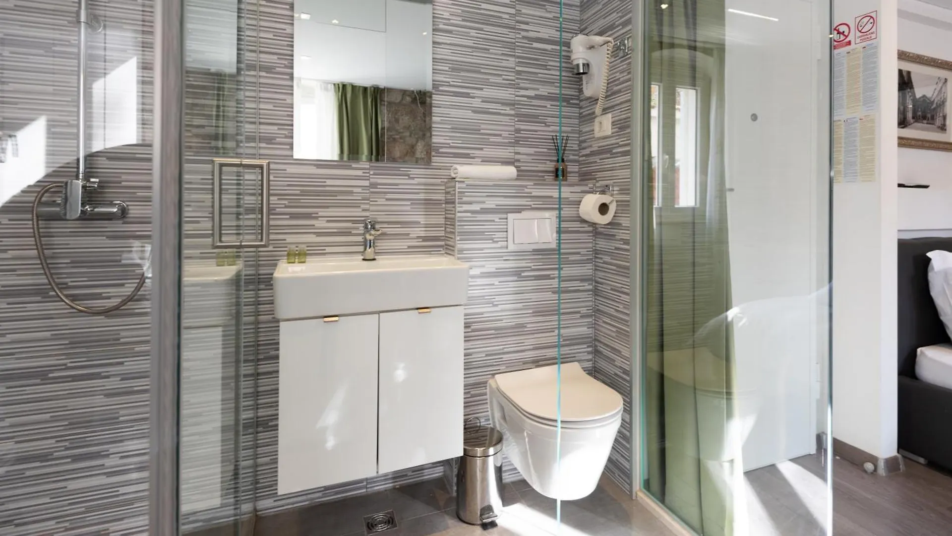 Rokos Superior Downtown Rooms - Comfortable Rooms With Private Bathrooms - Perfect Location For Exploring Diocletian'S Palace And The Gastronomy Of Split Within Walking Distance 0*,  Croatia