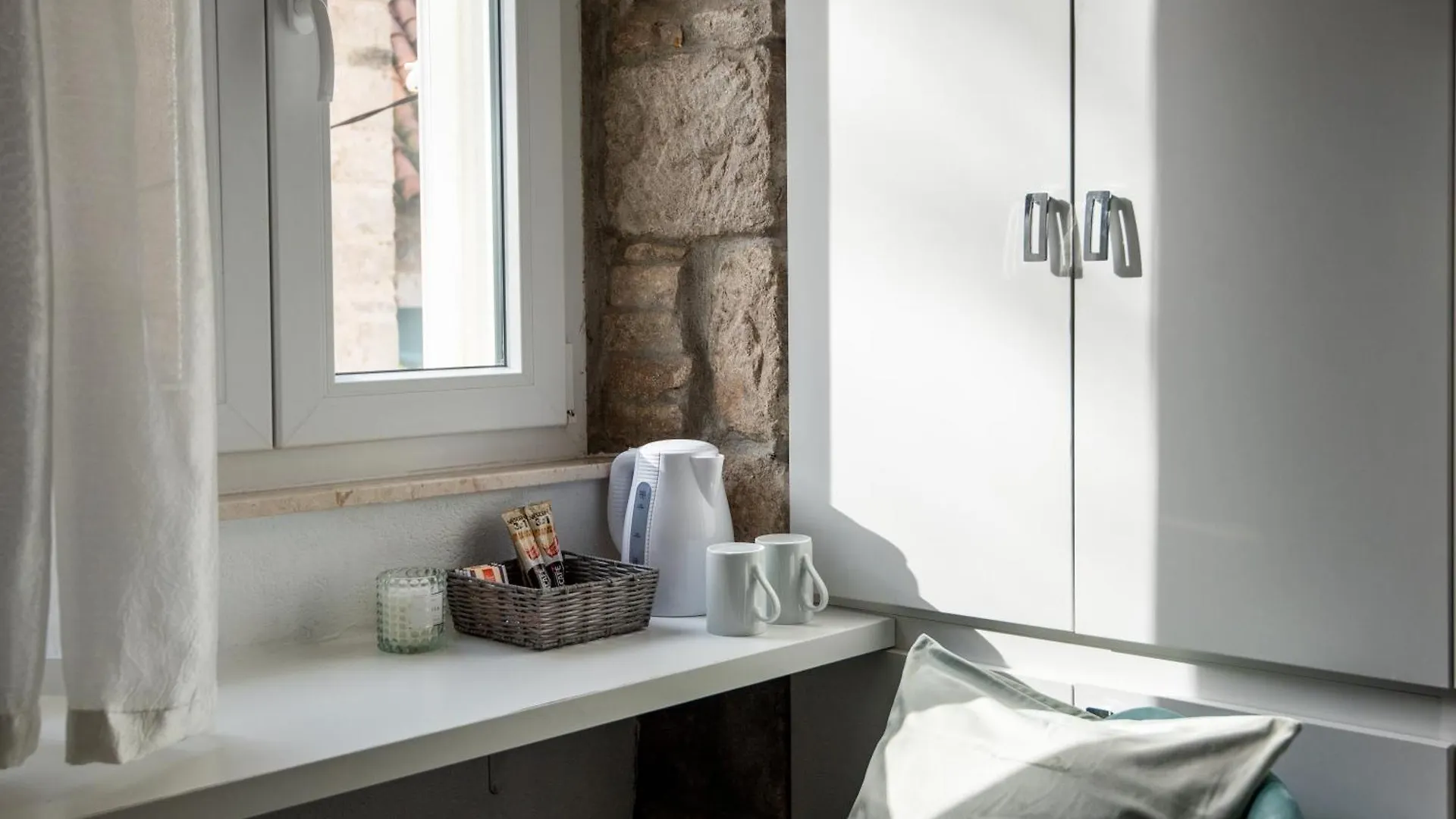 Guest house Rokos Superior Downtown Rooms - Comfortable Rooms With Private Bathrooms - Perfect Location For Exploring Diocletian'S Palace And The Gastronomy Of Split Within Walking Distance