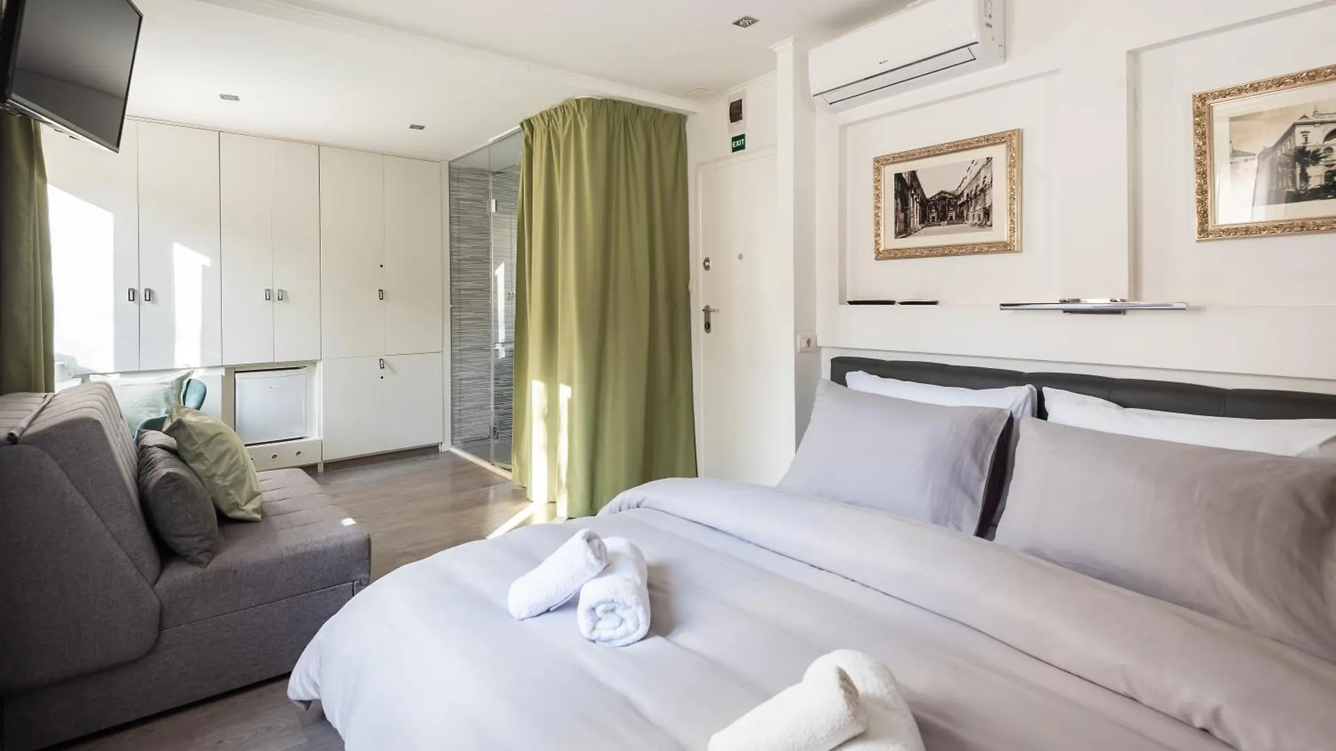 Guest house Rokos Superior Downtown Rooms - Comfortable Rooms With Private Bathrooms - Perfect Location For Exploring Diocletian'S Palace And The Gastronomy Of Split Within Walking Distance Croatia